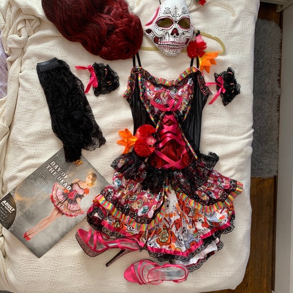 Hallowee - Picture 2 of 2